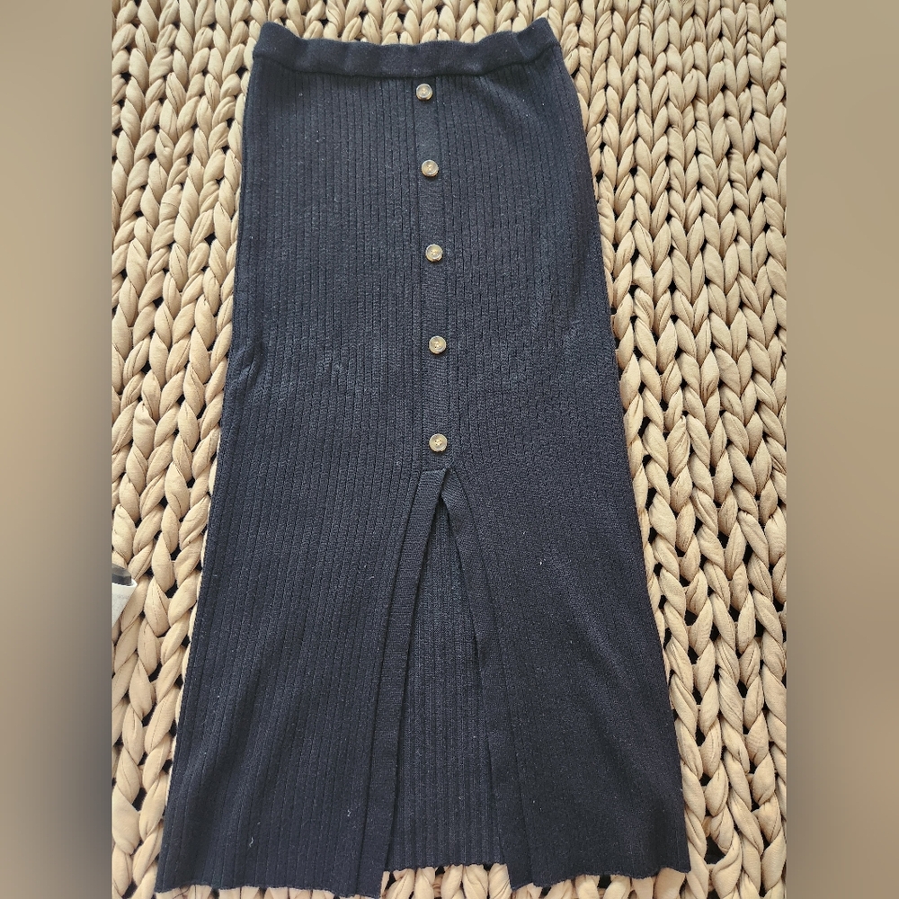 Black Ribbed Button-Down Top - Picture 2 of 3